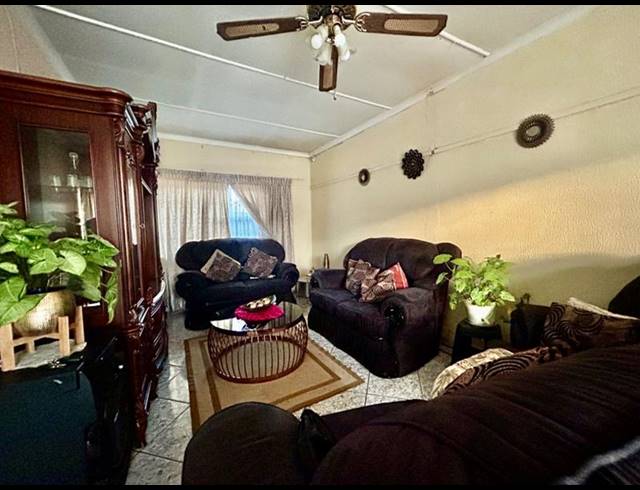 3 BEDROOM HOUSE FOR SALE IN VANDERBIJLPARK CW 2